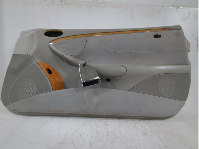 Recambio de guarnecido puerta delantera derecha para mercedes-benz clk (c209) clk 240 (209.361) referencia OEM IAM A20972046707F
