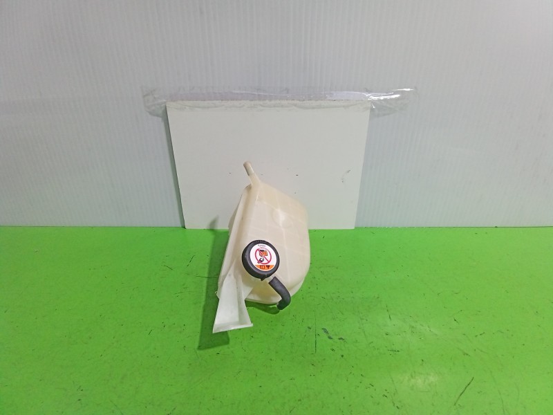 Recambio de deposito expansion para toyota auris touring sports (e18) hybrid feel! edition referencia OEM IAM 164800D030  