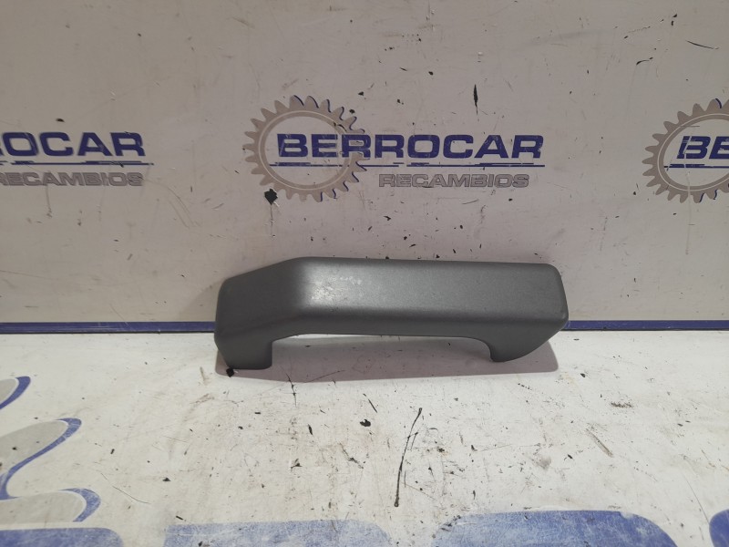 Recambio de moldura lateral para land rover discovery 2.7 td v6 cat referencia OEM IAM EJE500170  