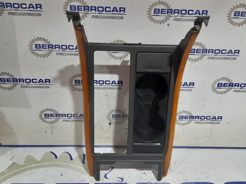 Recambio de moldura para land rover range rover sport 3.6 td v8 referencia OEM IAM 05851000  