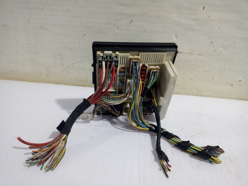 Recambio de caja reles / fusibles para renault scenic ii grand confort dynamique referencia OEM IAM 8200481866  