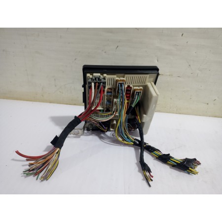 Recambio de caja reles / fusibles para renault scenic ii grand confort dynamique referencia OEM IAM 8200481866  
