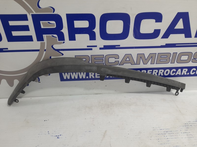 Recambio de molduras delanteras para opel vectra c berlina 1.6 16v referencia OEM IAM 13182894RH  