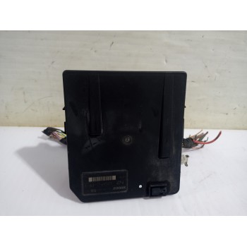 Recambio de caja reles / fusibles para renault scenic ii grand confort dynamique referencia OEM IAM 8200481866  