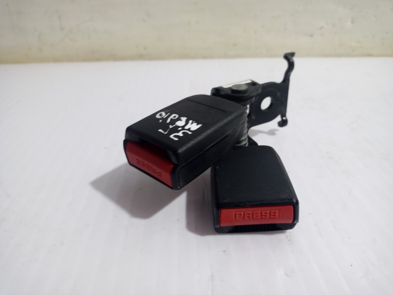 Recambio de enganche cinturon central para renault scenic ii grand confort dynamique referencia OEM IAM 8200699663  