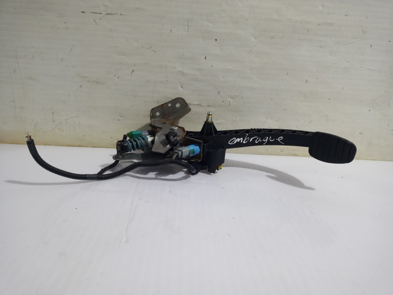 Recambio de pedal embrague para renault scenic ii grand confort dynamique referencia OEM IAM 8200853424  
