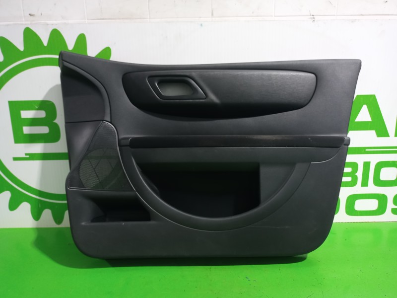 Recambio de guarnecido puerta delantera derecha para citroën c4 berlina collection referencia OEM IAM 9646270677  