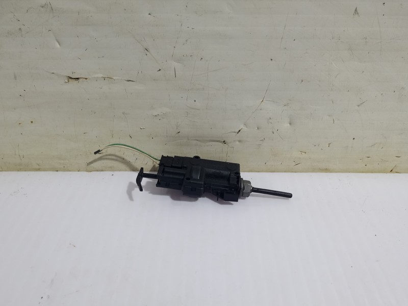 Recambio de motor tapa combustible para renault scenic ii grand confort dynamique referencia OEM IAM 8200305732B  