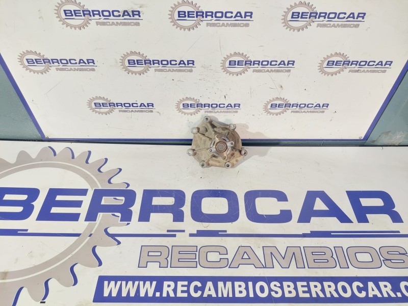 Recambio de bomba agua para kia sorento 2.5 crdi referencia OEM IAM 25100-4A100  