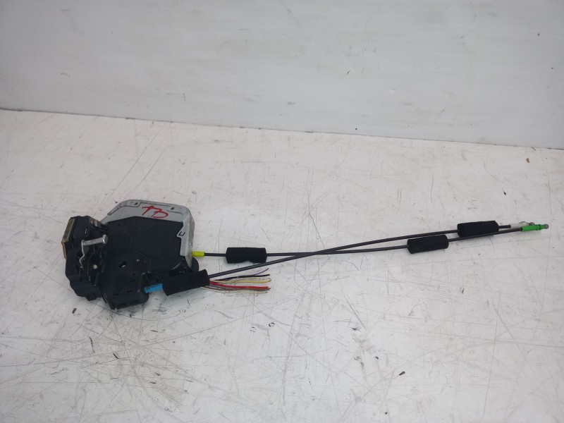 Recambio de cerradura puerta trasera derecha para lexus rx 300(mcu35) luxury referencia OEM IAM 6905060070  