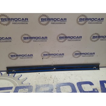 Recambio de moldura lateral para land rover discovery 2.7 td v6 cat referencia OEM IAM   