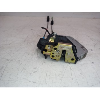 Recambio de cerradura puerta trasera izquierda para lexus rx 300(mcu35) luxury referencia OEM IAM 6906060070  