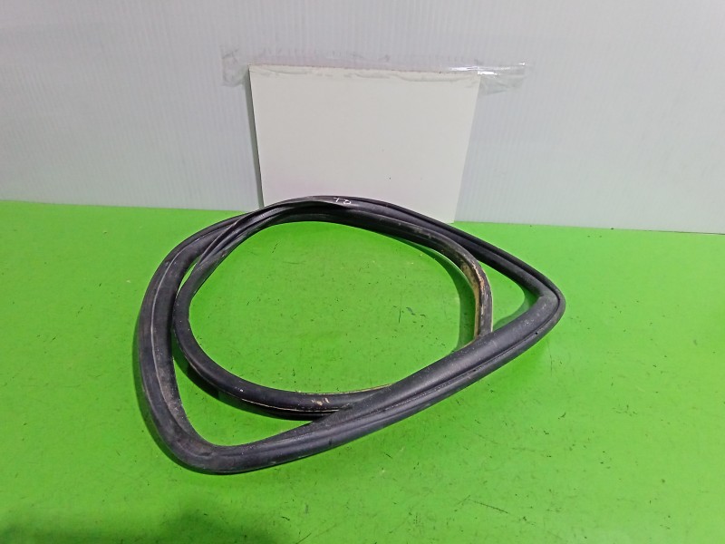 Recambio de goma contorno para toyota auris touring sports (e18) hybrid feel! edition referencia OEM IAM 6787102210  