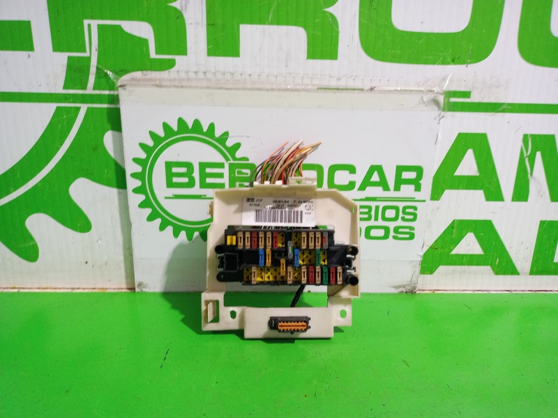 Recambio de caja reles / fusibles para citroën xsara berlina 1.6 16v satisfaction referencia OEM IAM 9645970480  