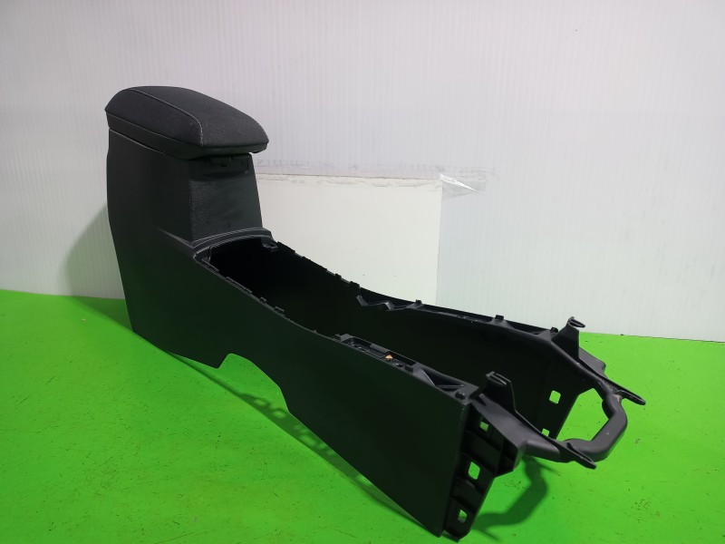 Recambio de consola central para toyota auris touring sports (e18) hybrid feel! edition referencia OEM IAM 5891002160  