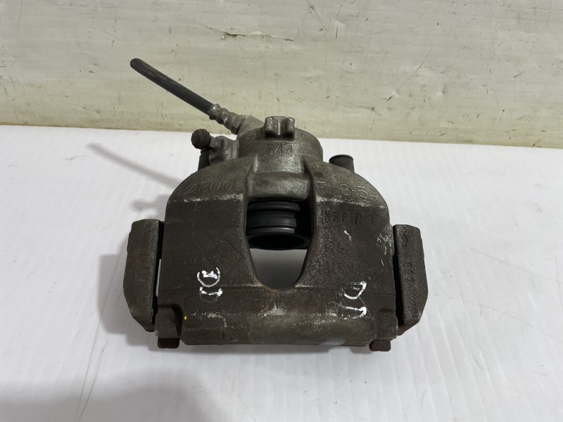 Recambio de pinza de freno delantera derecha para renault scenic ii grand confort dynamique referencia OEM IAM 7701065279  