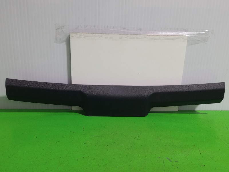 Recambio de moldura para toyota auris touring sports (e18) hybrid feel! edition referencia OEM IAM 6479002080  