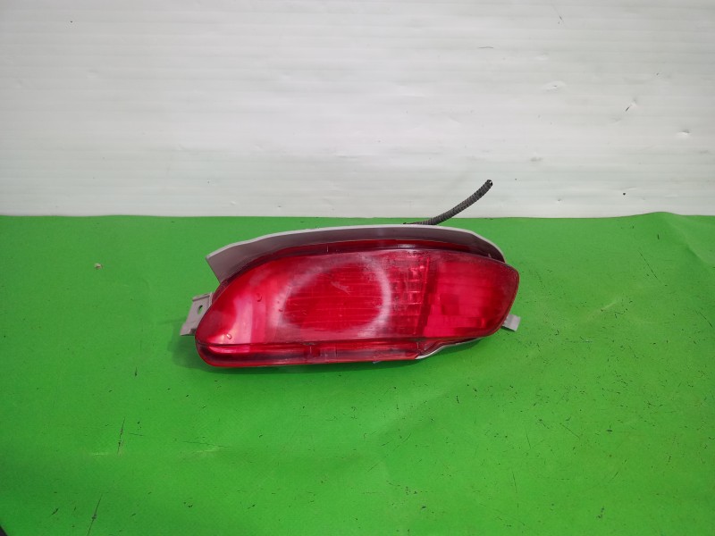 Recambio de piloto trasero antiniebla derecha para lexus rx 300(mcu35) luxury referencia OEM IAM 8191048030  