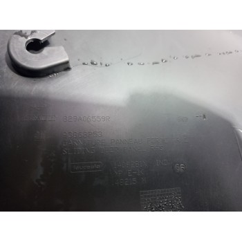 Recambio de guarnecido puerta trasera derecha para renault trafic furgón l1h1 2,7t referencia OEM IAM 829A06559R  