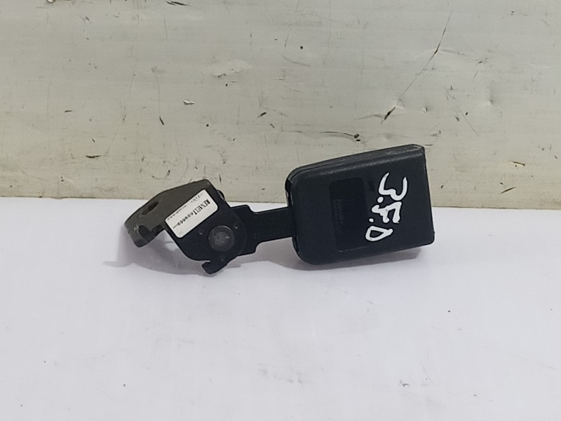 Recambio de enganche cinturon trasero derecho para renault scenic ii grand confort dynamique referencia OEM IAM B6015088  