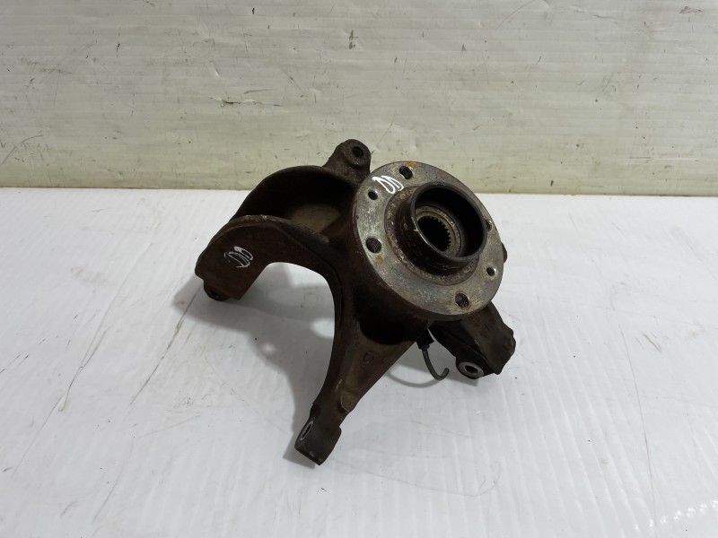 Recambio de mangueta delantera derecha para renault scenic ii grand confort dynamique referencia OEM IAM 8200297033  