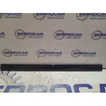 Recambio de moldura lateral para land rover discovery 2.7 td v6 cat referencia OEM IAM   