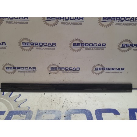 Recambio de moldura lateral para land rover discovery 2.7 td v6 cat referencia OEM IAM   