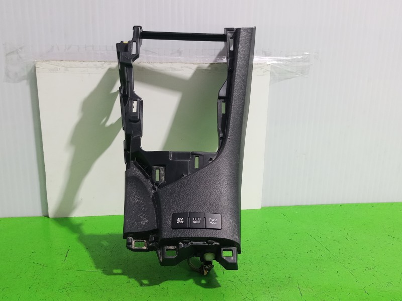 Recambio de moldura para toyota auris touring sports (e18) hybrid feel! edition referencia OEM IAM 5883402050  