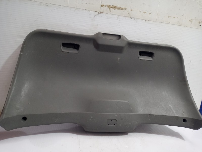 Recambio de guarnecido porton trasero para renault scenic ii grand confort dynamique referencia OEM IAM 8200084296  