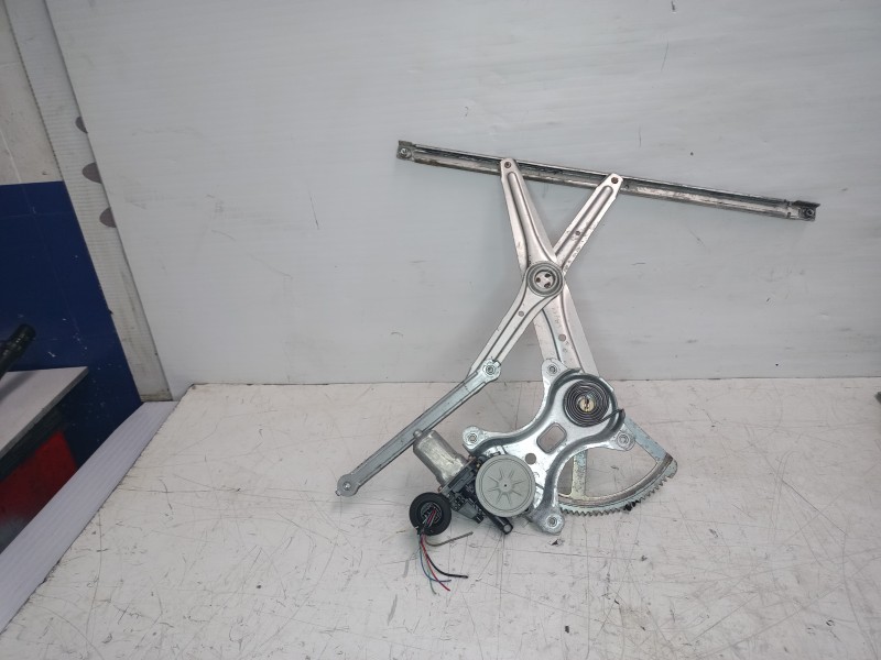 Recambio de elevalunas delantero derecho para lexus rx 300(mcu35) luxury referencia OEM IAM 6980133040  