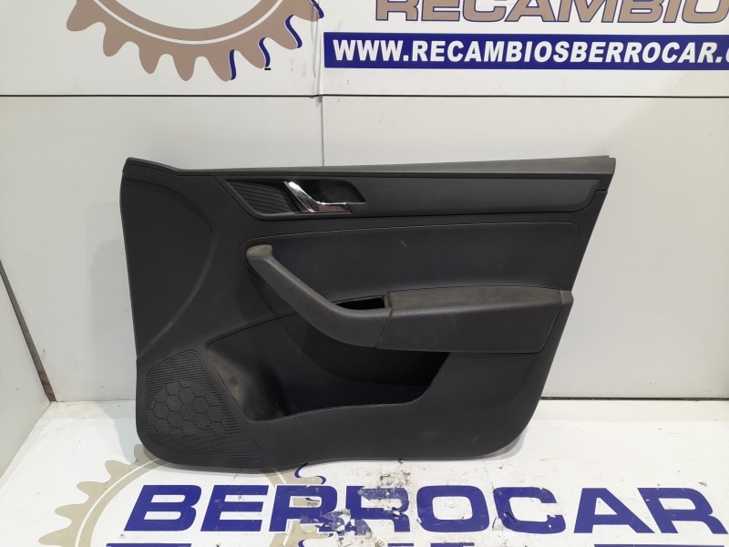 Recambio de guarnecido puerta delantera derecha para skoda spaceback (5h) 1.6 tdi referencia OEM IAM 5JA837974  