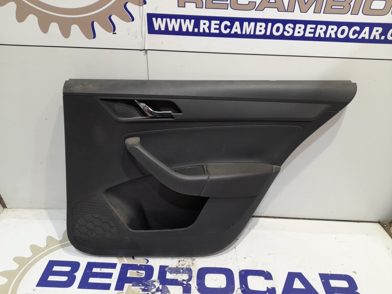 Recambio de guarnecido puerta trasera derecha para skoda spaceback (5h) 1.6 tdi referencia OEM IAM 5JJ867024  