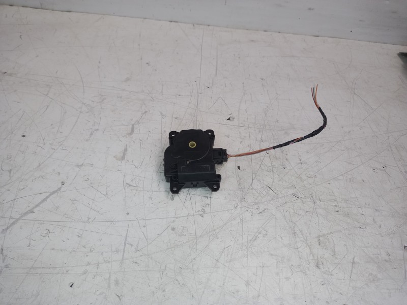 Recambio de motor apertura trampilla para lexus rx 300(mcu35) luxury referencia OEM IAM 0637008810  