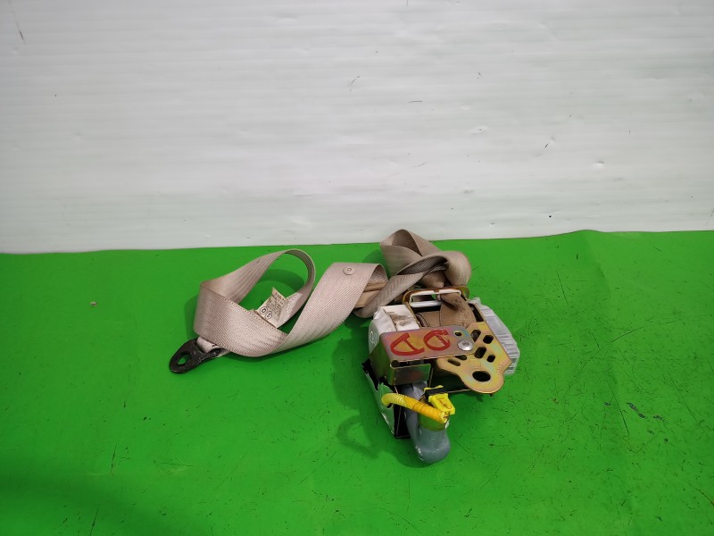 Recambio de cinturon seguridad delantero derecho para lexus rx 300(mcu35) luxury referencia OEM IAM 7321048090A0  