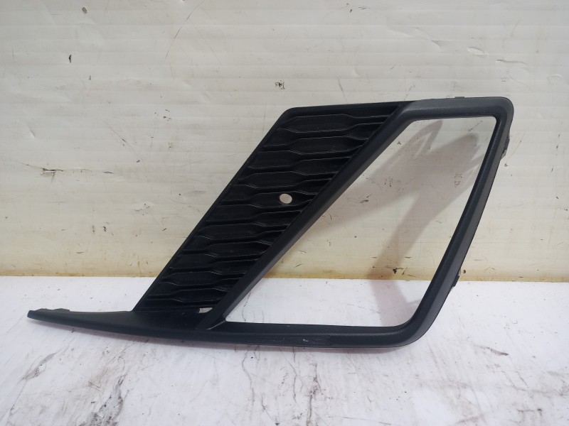 Recambio de moldura derecha para seat ibiza (kj1) reference referencia OEM IAM 6F0853666A  