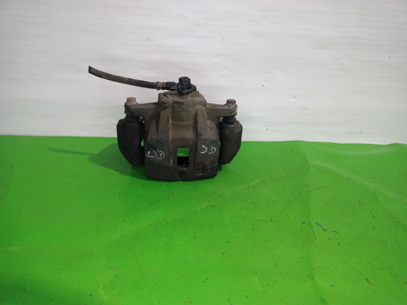 Recambio de pinza de freno delantera derecha para lexus rx 300(mcu35) luxury referencia OEM IAM 4773048140  