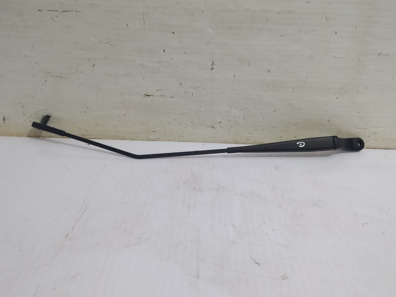 Recambio de brazo limpia delantero derecho para peugeot 207 confort referencia OEM IAM 6429AN  