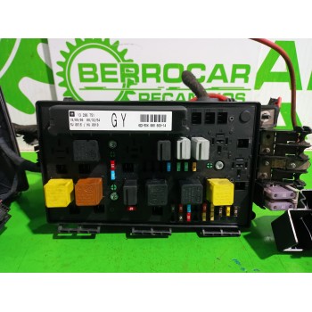 Recambio de caja reles / fusibles para opel astra h berlina essentia referencia OEM IAM 13206751  
