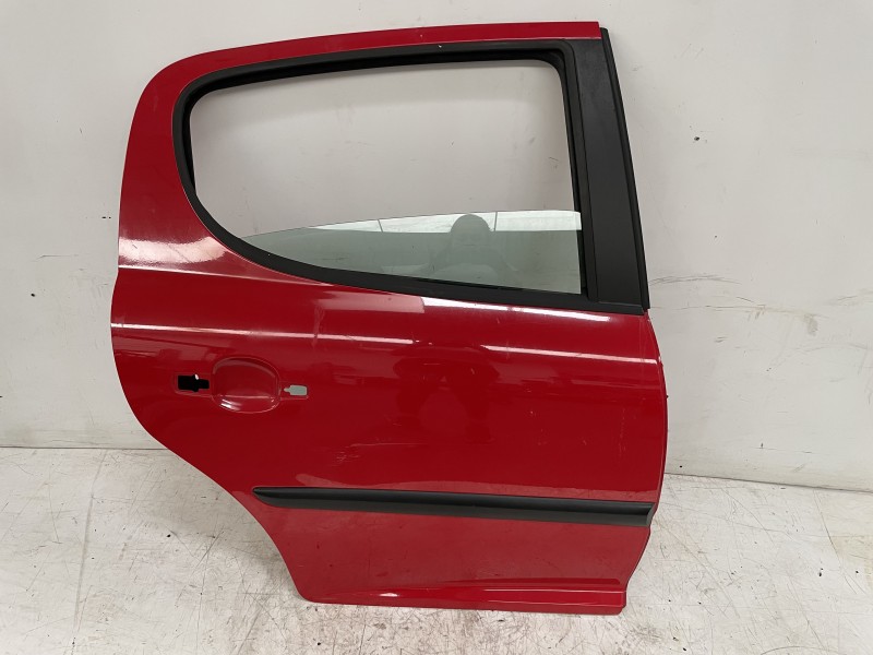 Recambio de puerta trasera derecha para peugeot 207 confort referencia OEM IAM 9008S6  