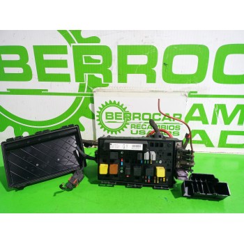 Recambio de caja reles / fusibles para opel astra h berlina essentia referencia OEM IAM 13206751  