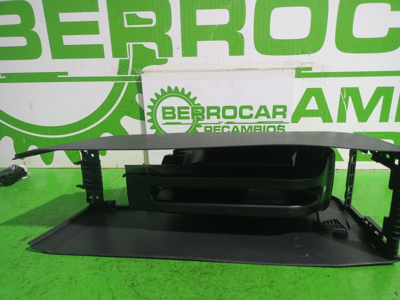 Recambio de consola central para opel zafira b 1.9 cdti referencia OEM IAM 13162600  