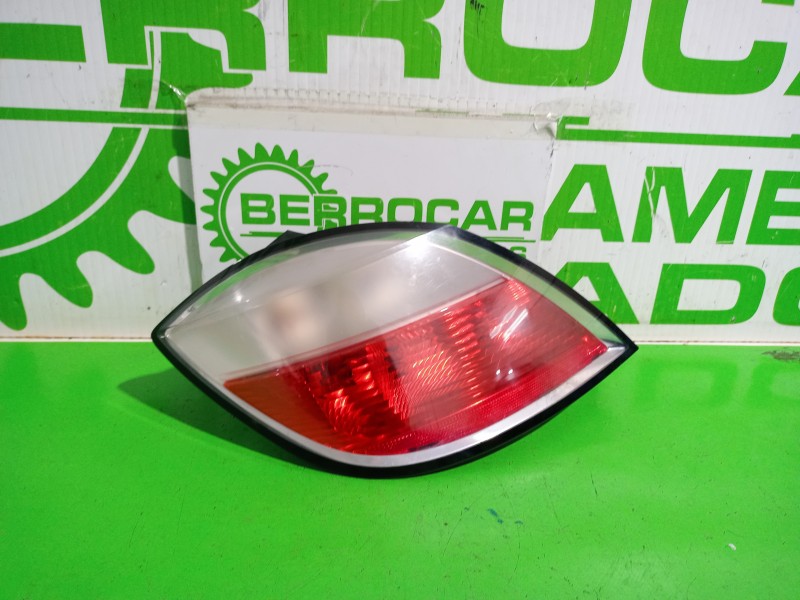 Recambio de piloto trasero izquierdo para opel astra h berlina essentia referencia OEM IAM 1222111  