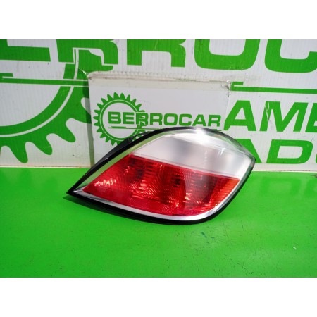 Recambio de piloto trasero derecho para opel astra h berlina essentia referencia OEM IAM 1222112  