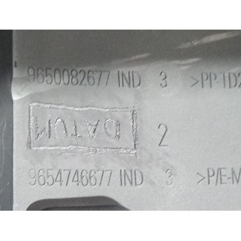 Recambio de moldura para peugeot 207 confort referencia OEM IAM 9650082677  