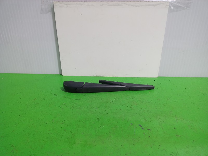 Recambio de brazo limpia trasero para toyota auris touring sports (e18) hybrid feel! edition referencia OEM IAM 8524102060  