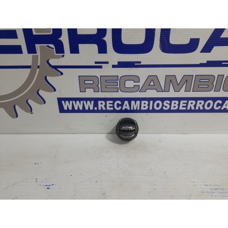 Recambio de rejilla aireadora para renault clio iv 1.5 dci diesel fap referencia OEM IAM 687601310R  