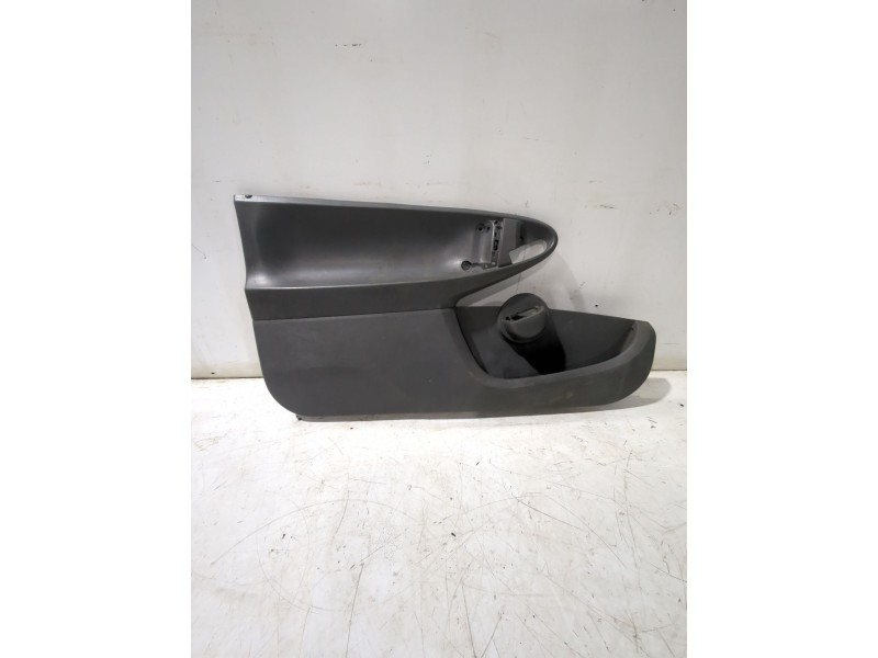 Recambio de guarnecido puerta delantera izquierda para peugeot 107 (pm_, pn_) 1.4 hdi referencia OEM IAM 676120H020  