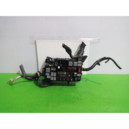 Recambio de caja reles / fusibles para toyota auris touring sports (e18) hybrid feel! edition referencia OEM IAM 8264147020  