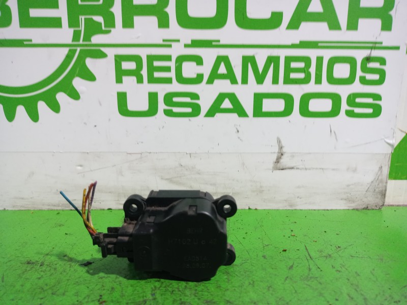 Recambio de motor apertura trampilla para opel zafira b 1.9 cdti referencia OEM IAM H7102  