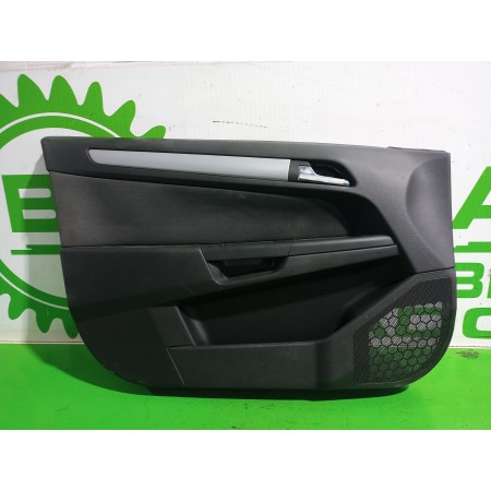 Recambio de guarnecido puerta delantera izquierda para opel astra h berlina essentia referencia OEM IAM 13153881  